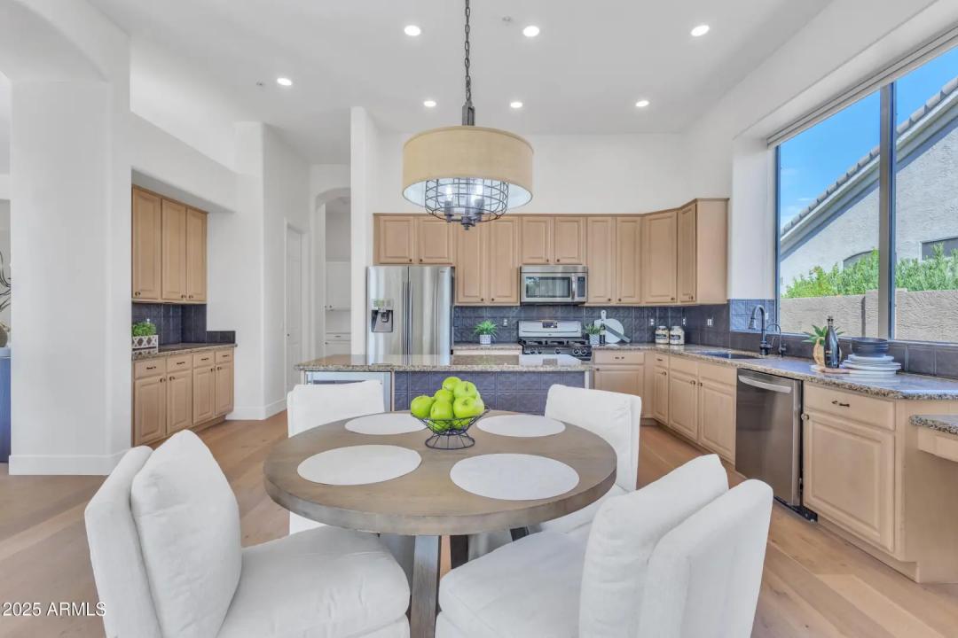 Real Estate Picture 8