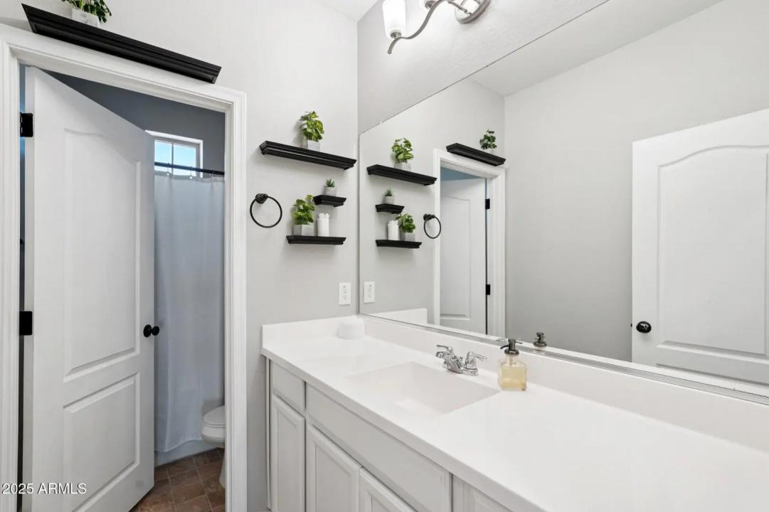 Real Estate Picture 30