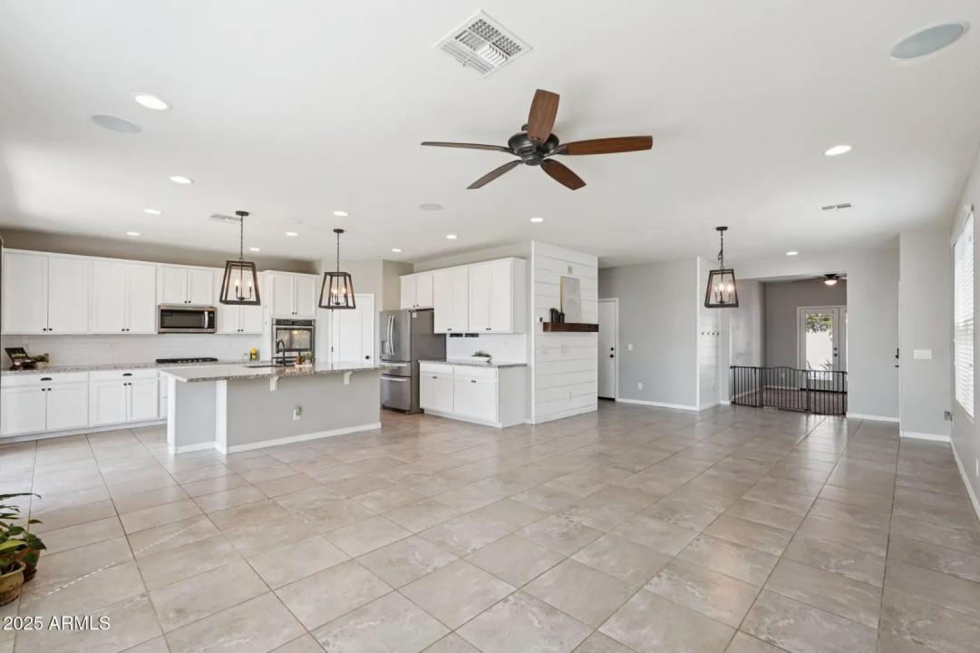 Real Estate Picture 6