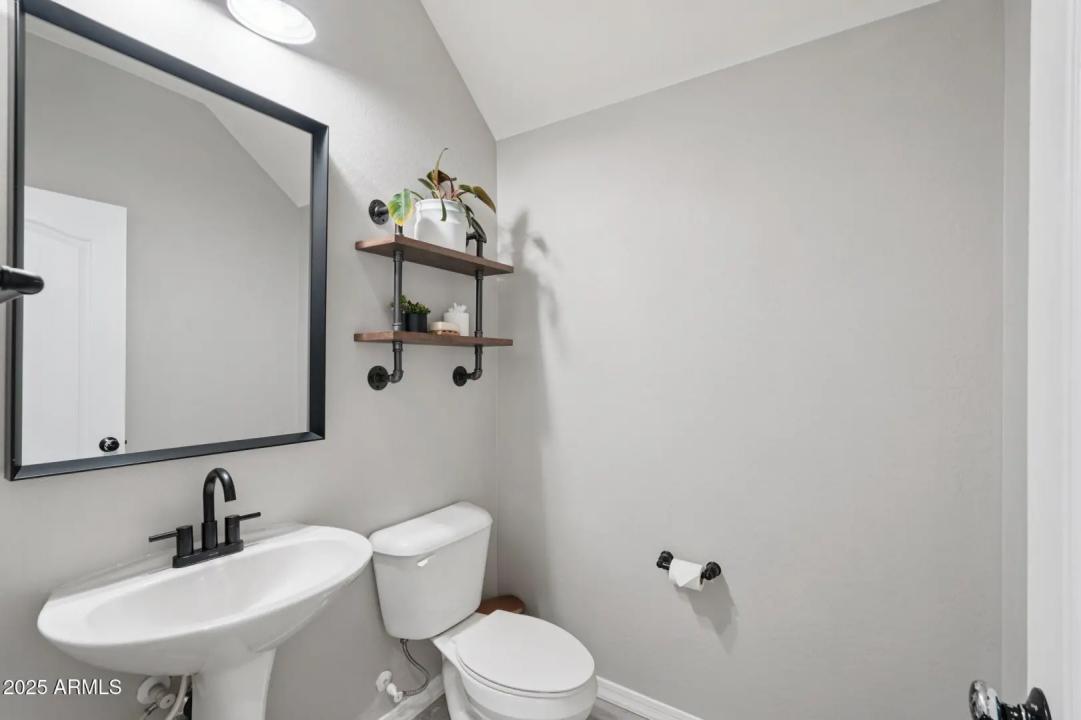 Real Estate Picture 12
