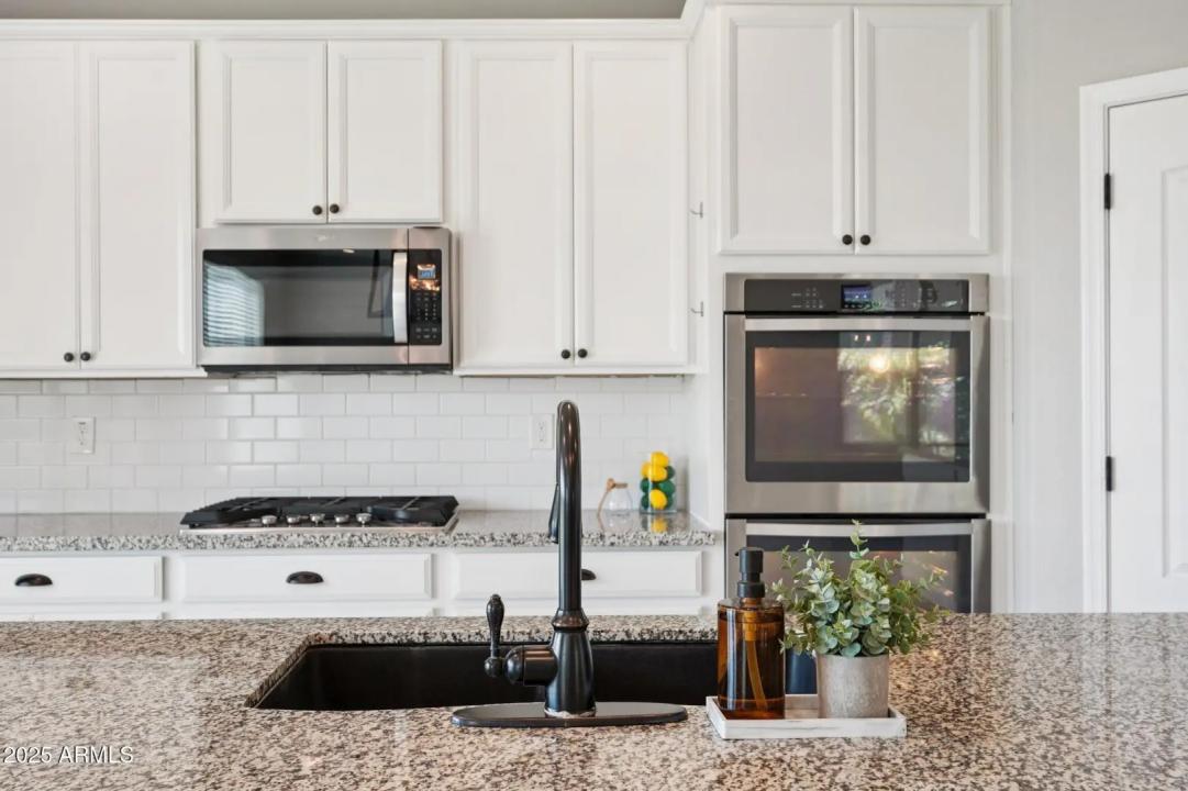 Real Estate Picture 9