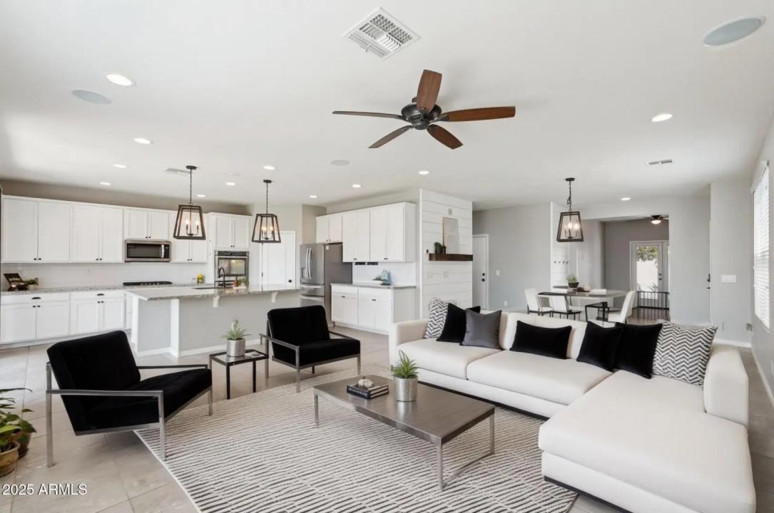 Real Estate Picture 5