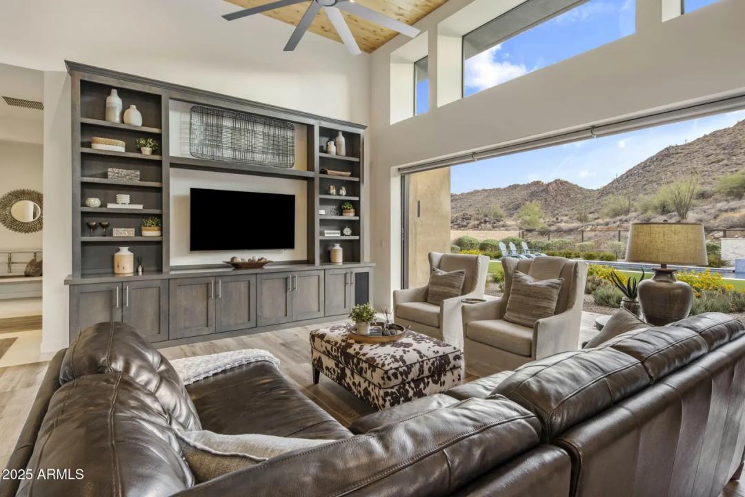 Real Estate Picture 4