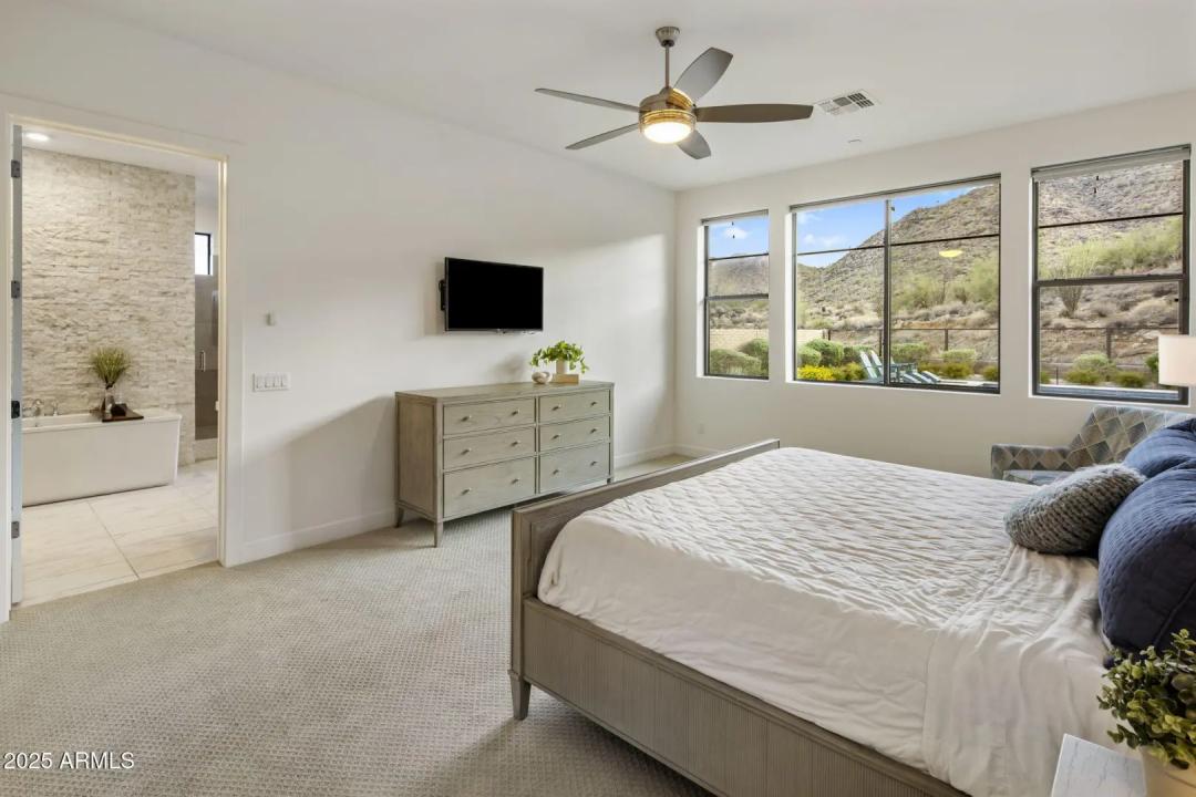 Real Estate Picture 5