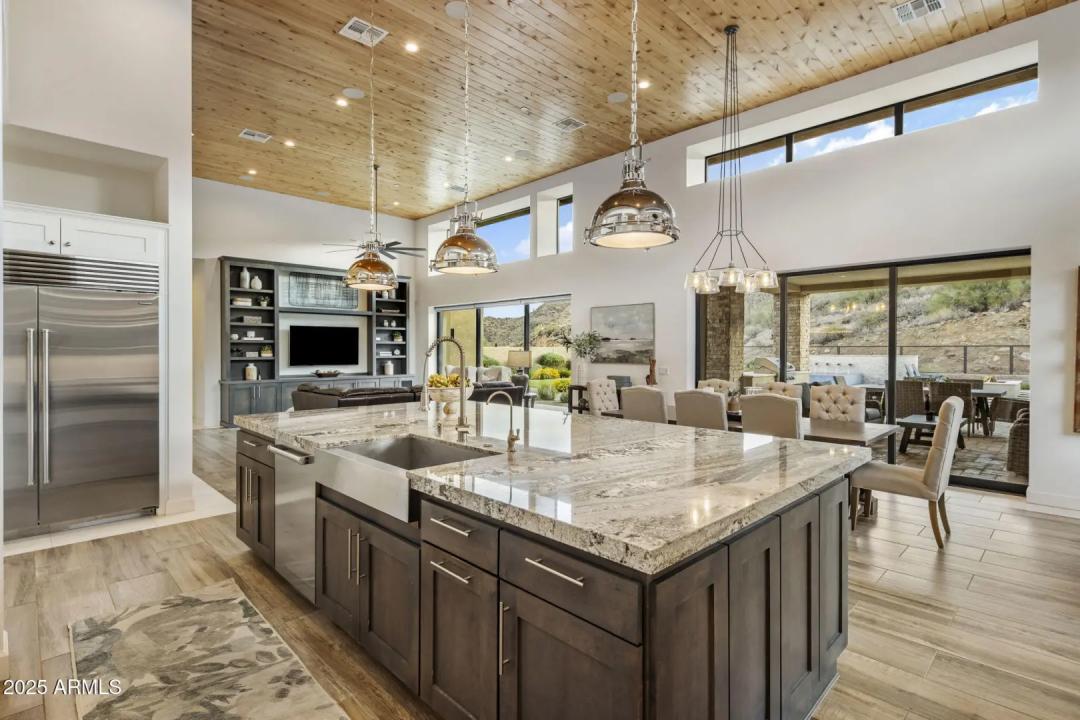 Real Estate Picture 14