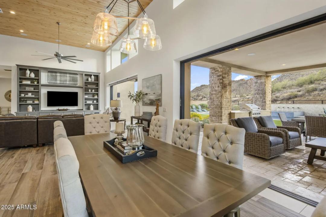 Real Estate Picture 11