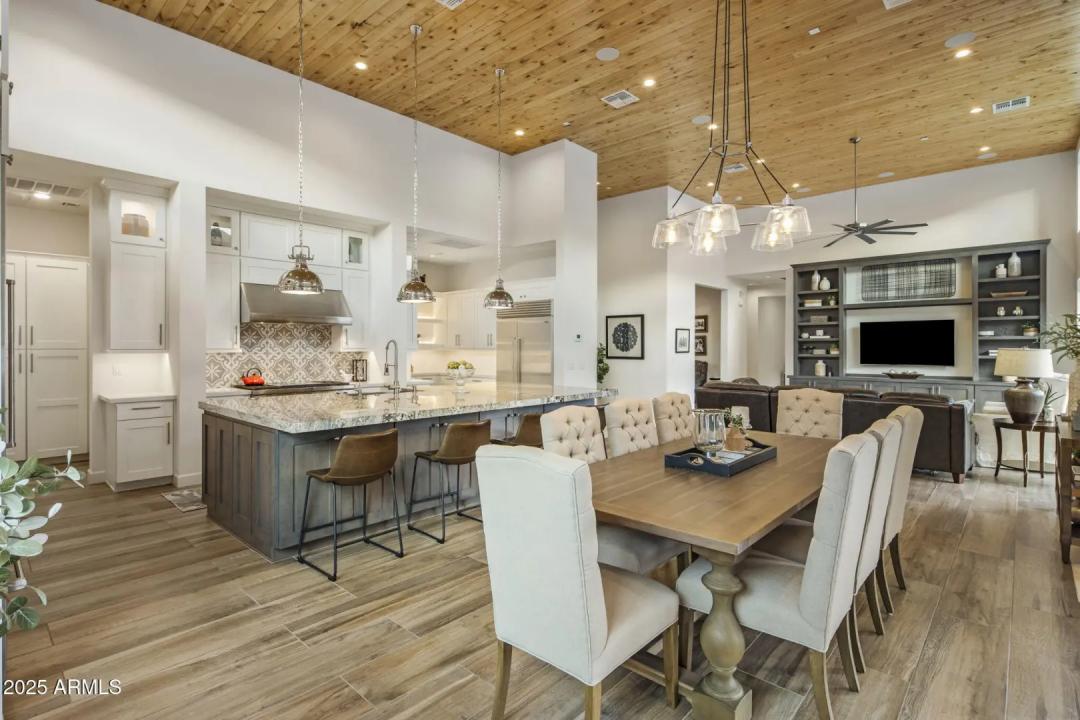 Real Estate Picture 12