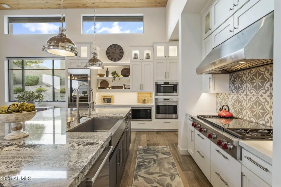 Real Estate Picture 15