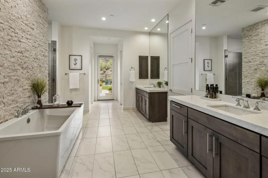 Real Estate Picture 22