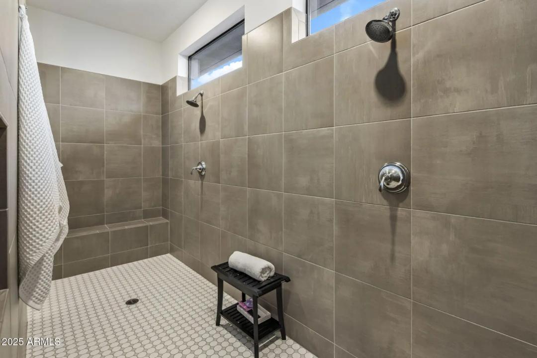 Real Estate Picture 24