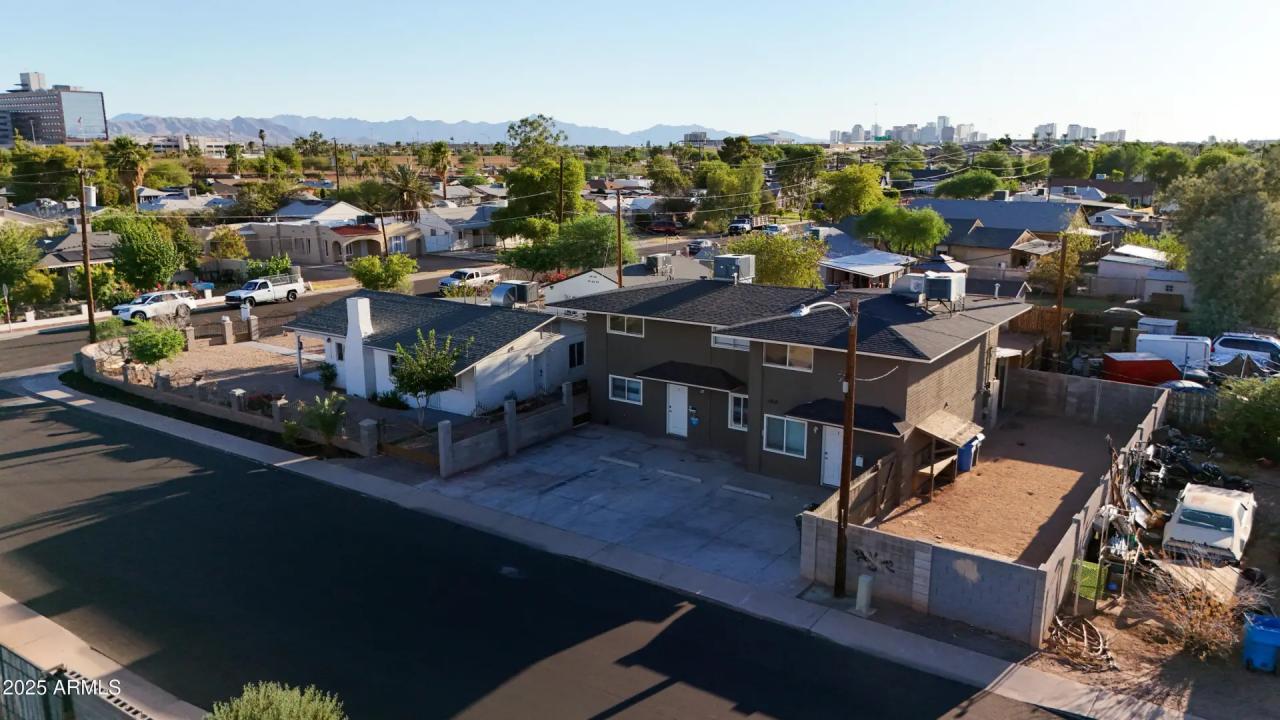 Real Estate Picture 3