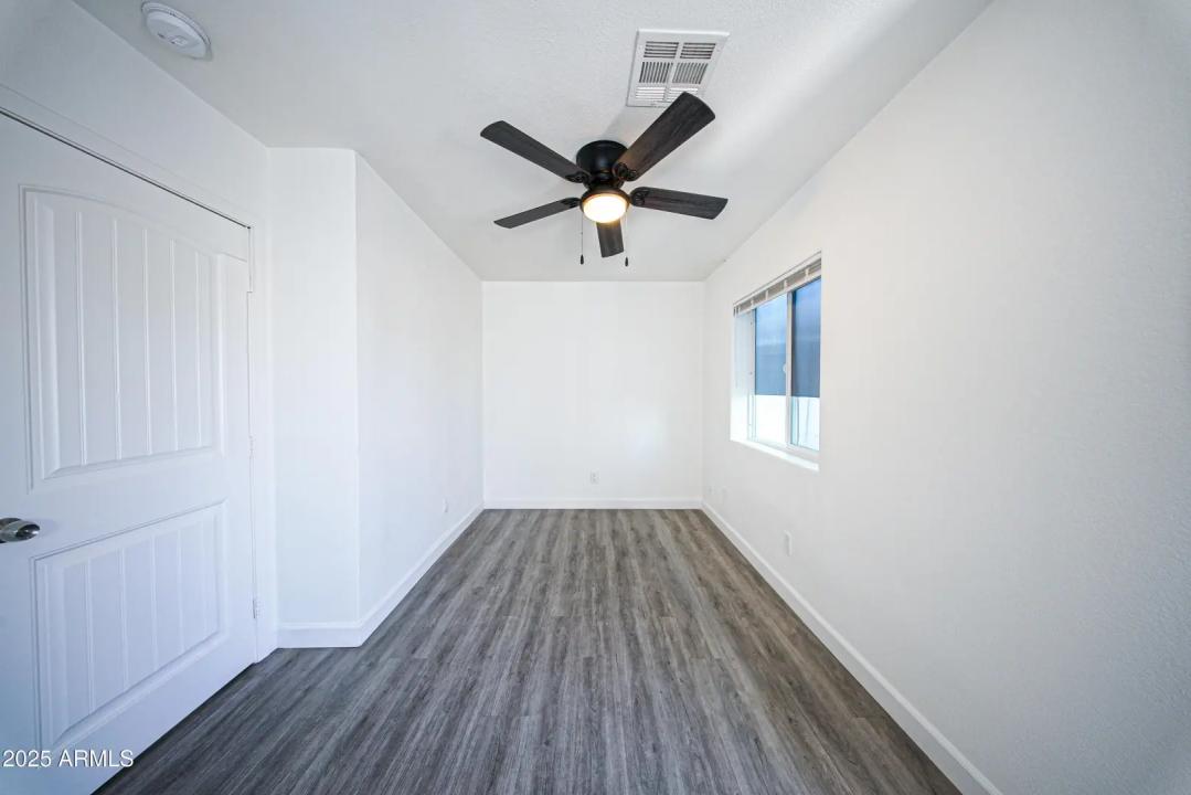 Real Estate Picture 18