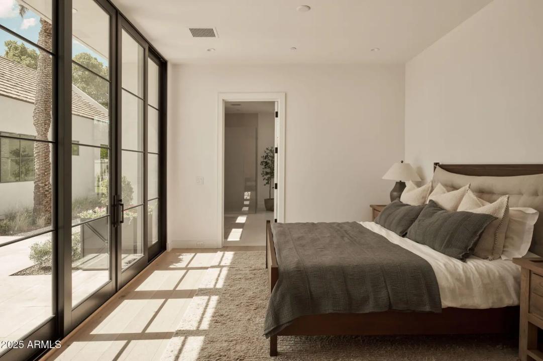 Real Estate Picture 18