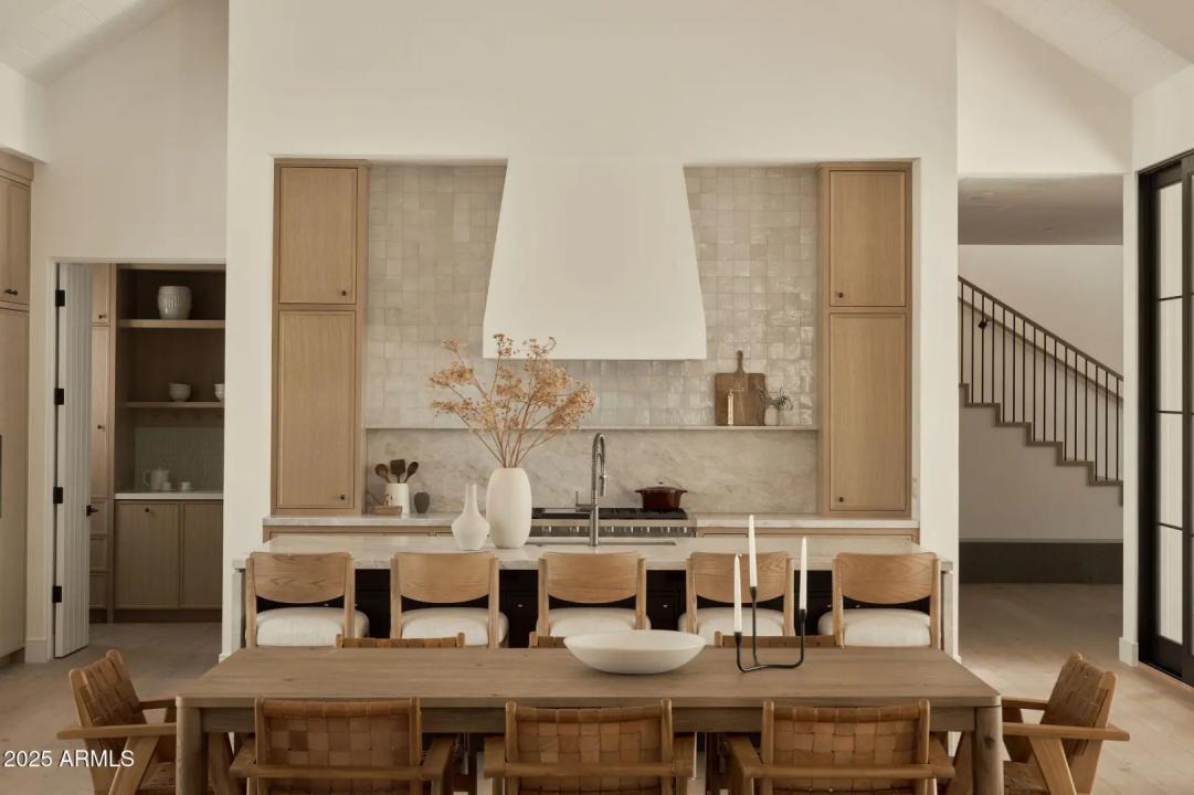 Real Estate Picture 7