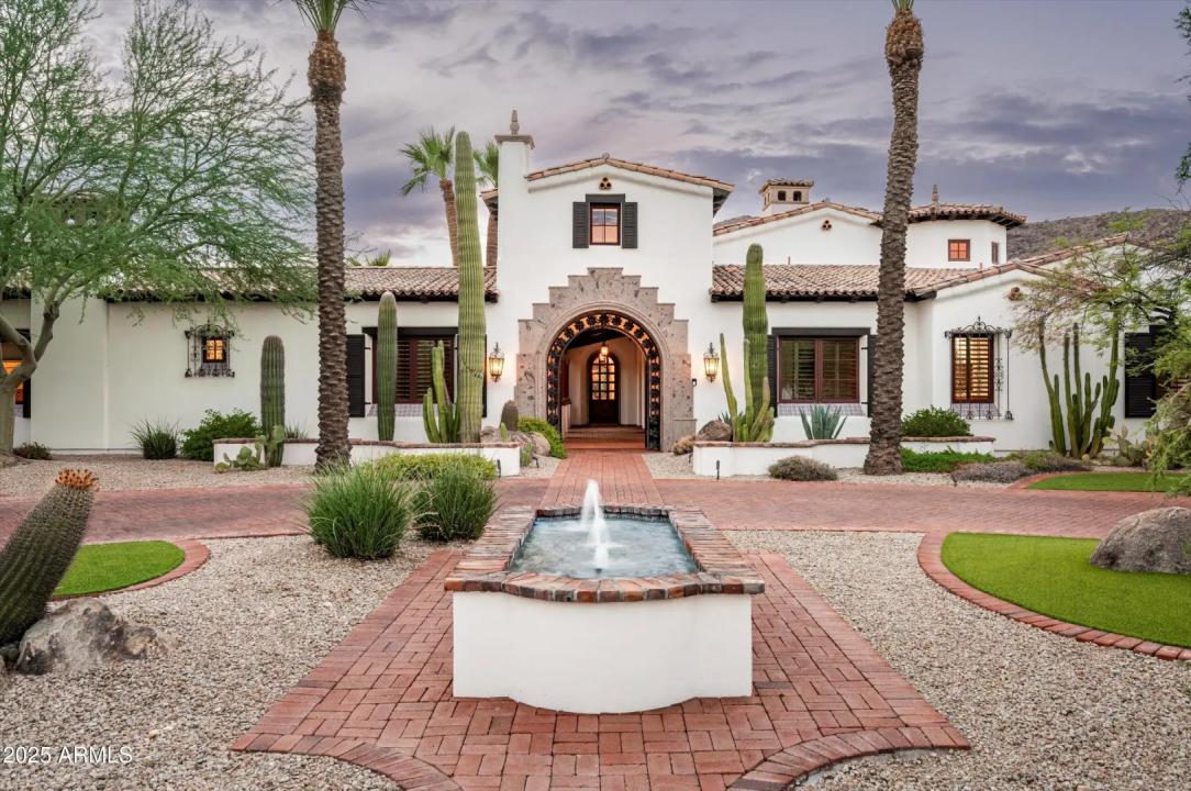 5842 E REDWING Road Paradise Valley AZ 85253