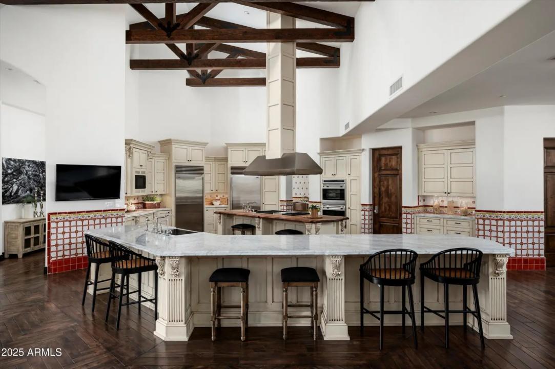 Real Estate Picture 11