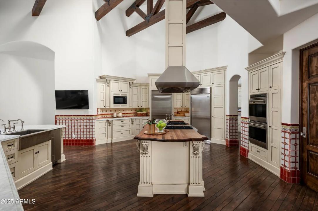 Real Estate Picture 12
