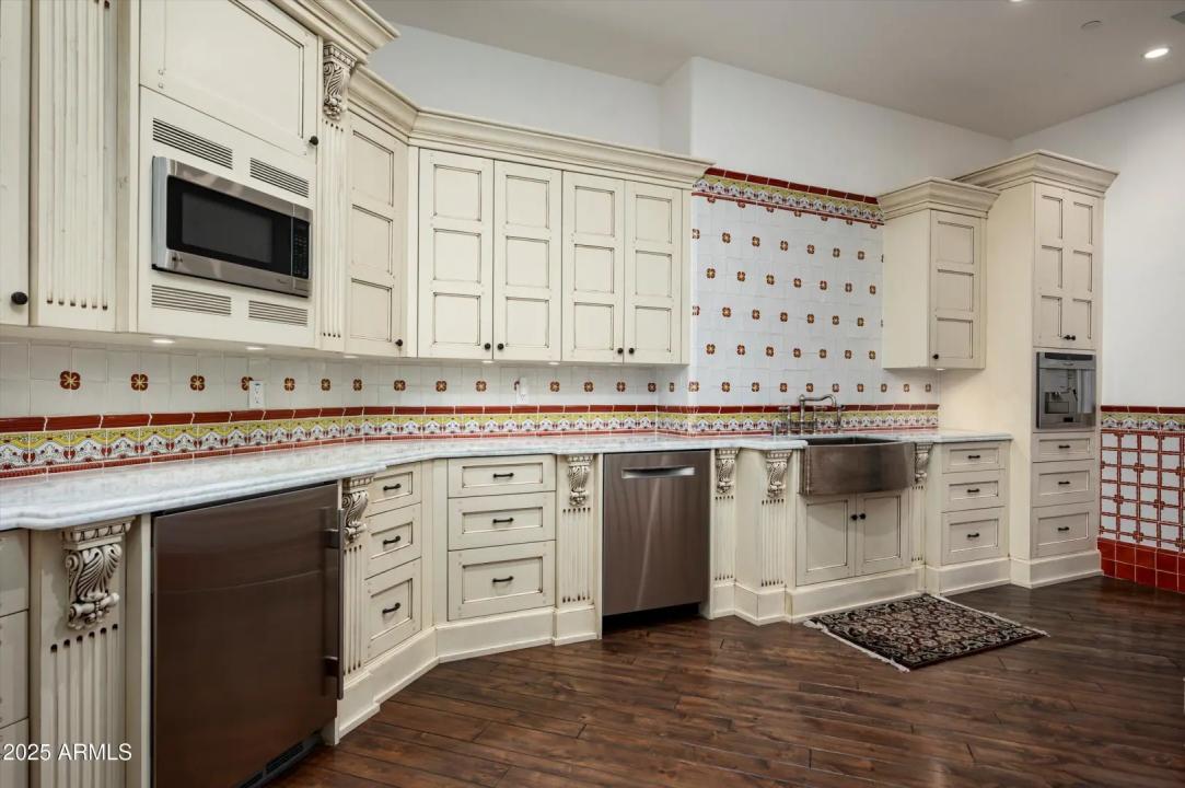 Real Estate Picture 13