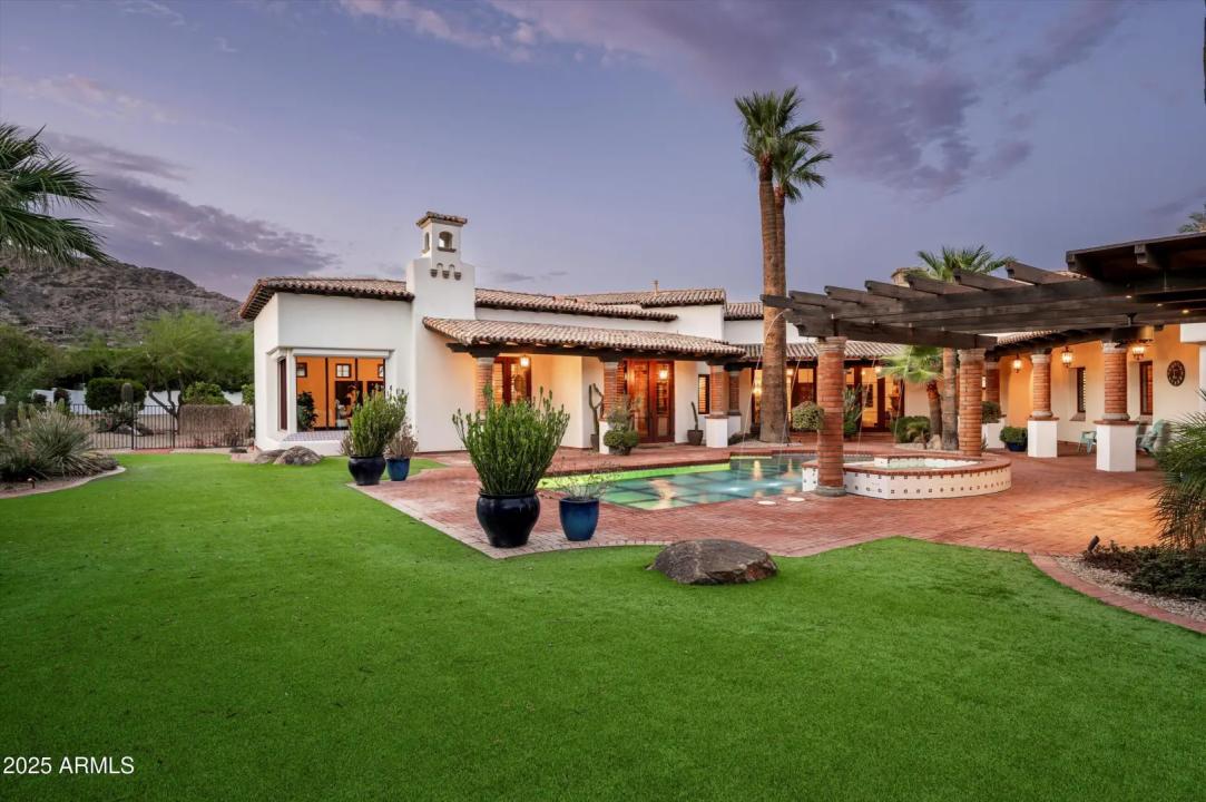 Real Estate Picture 4