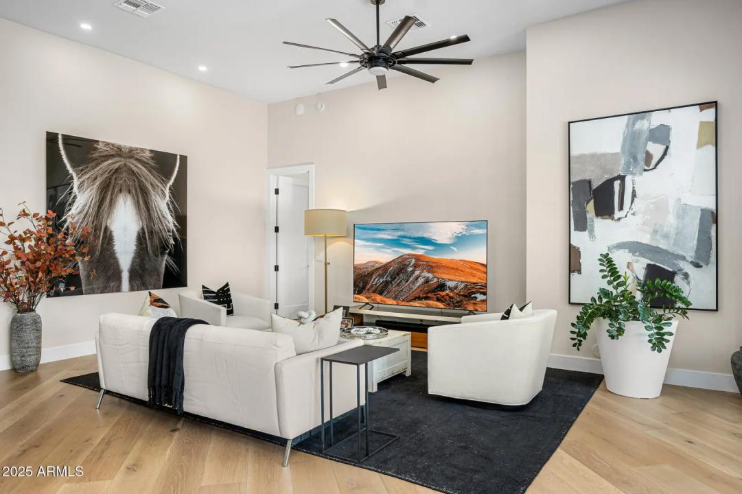 Real Estate Picture 17
