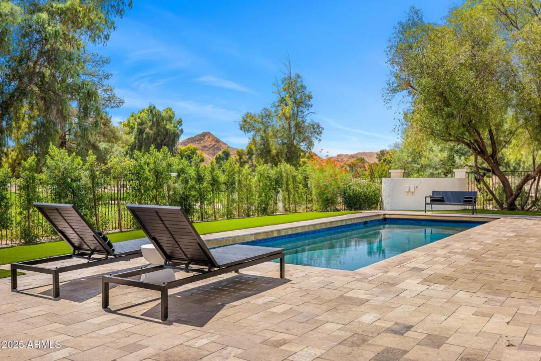 Real Estate Picture 3