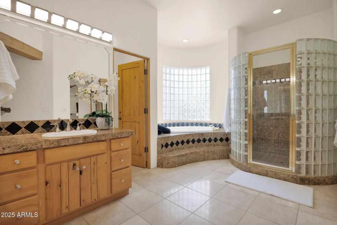 Real Estate Picture 27