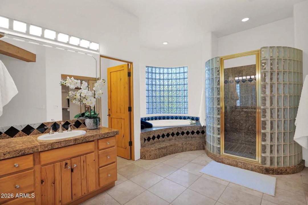 Real Estate Picture 17