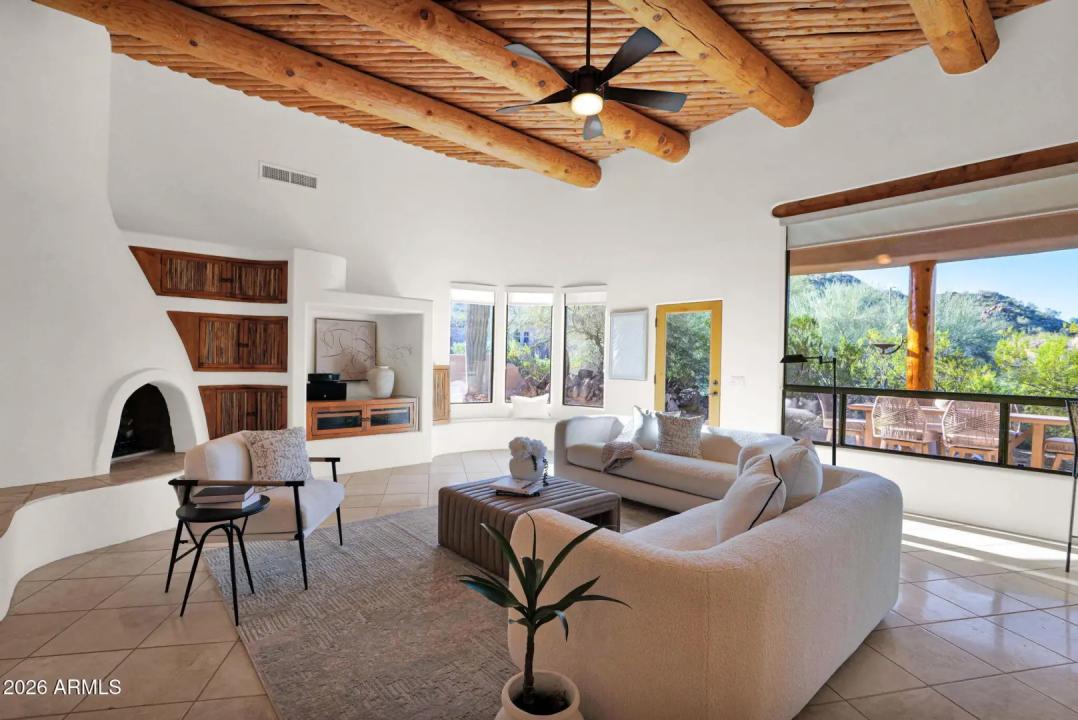 Real Estate Picture 5