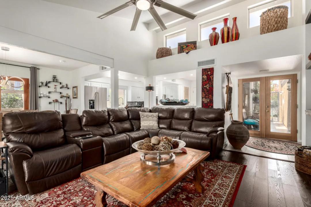 Real Estate Picture 4