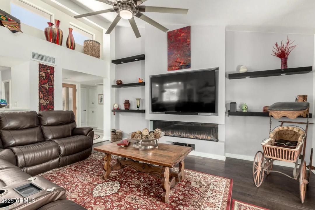 Real Estate Picture 10