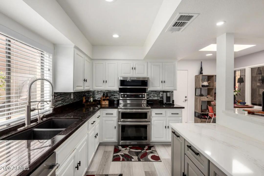 Real Estate Picture 3