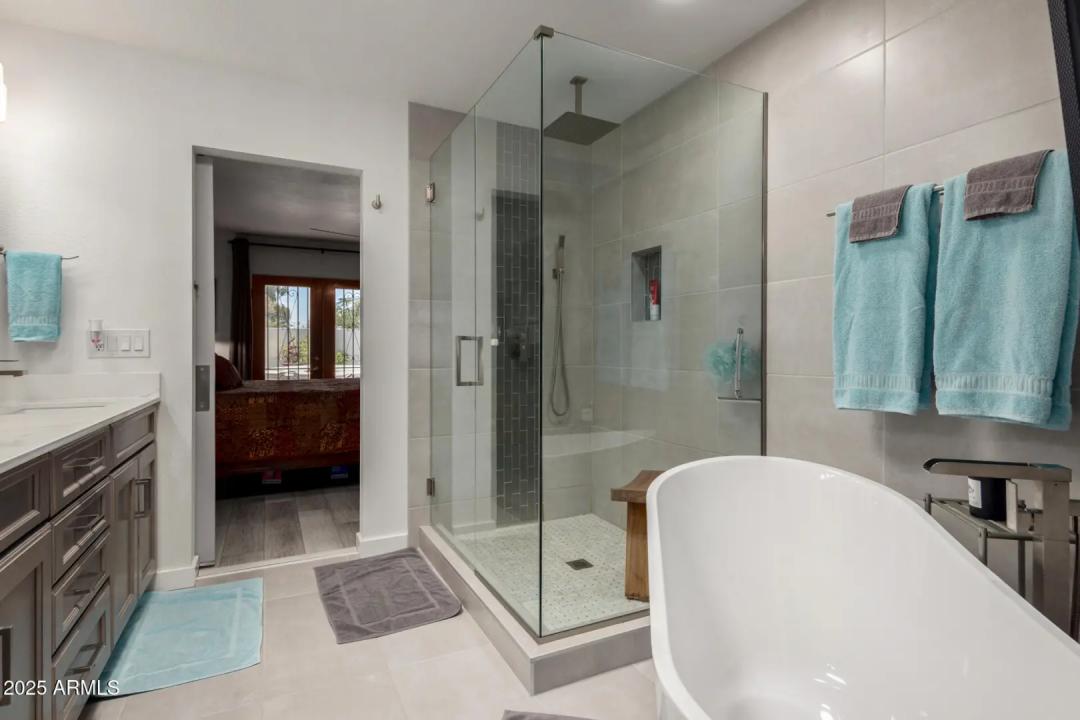 Real Estate Picture 5