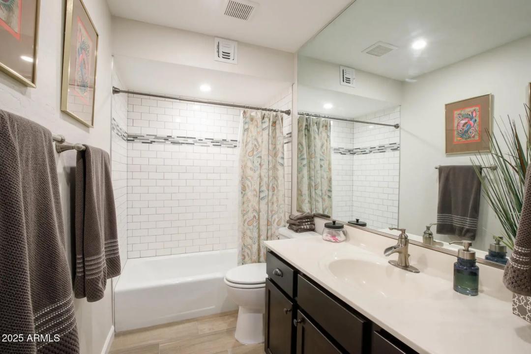 Real Estate Picture 20