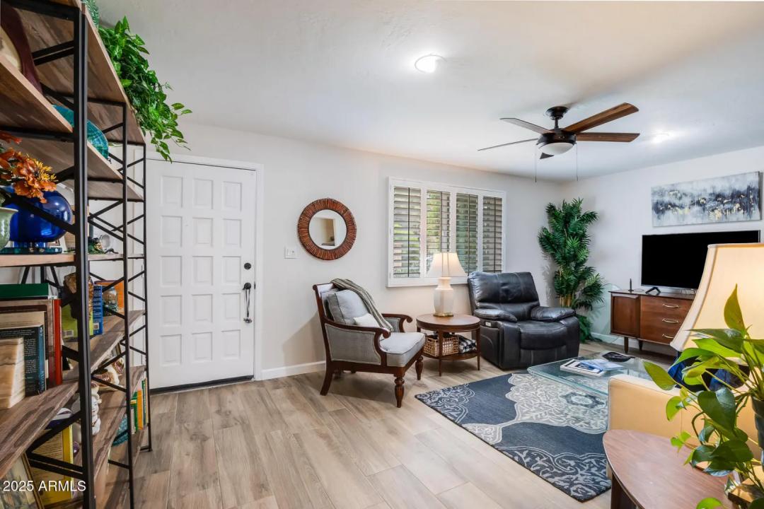 Real Estate Picture 5