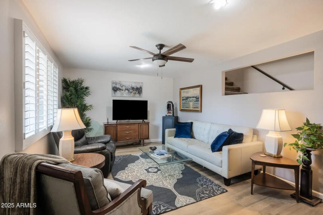 Real Estate Picture 4