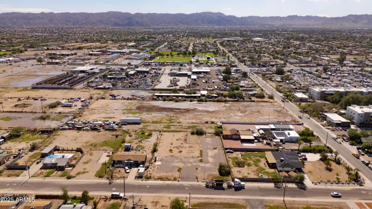 Real Estate Picture 3