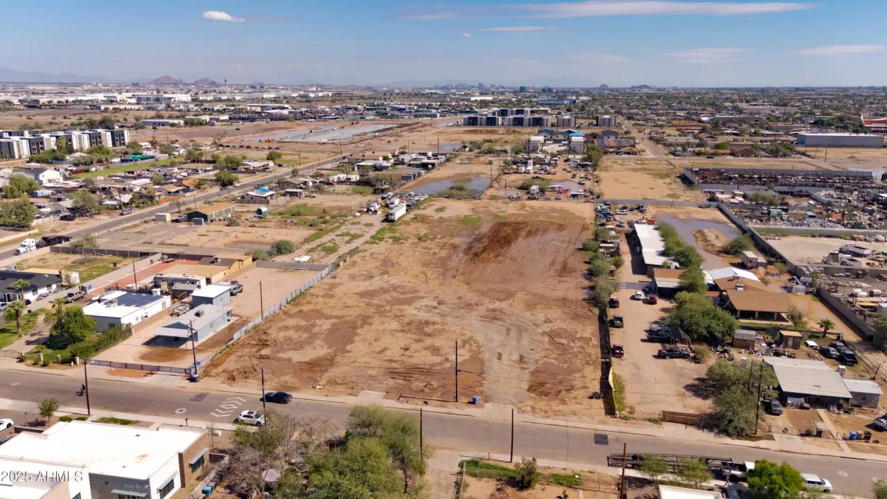 Real Estate Picture 18