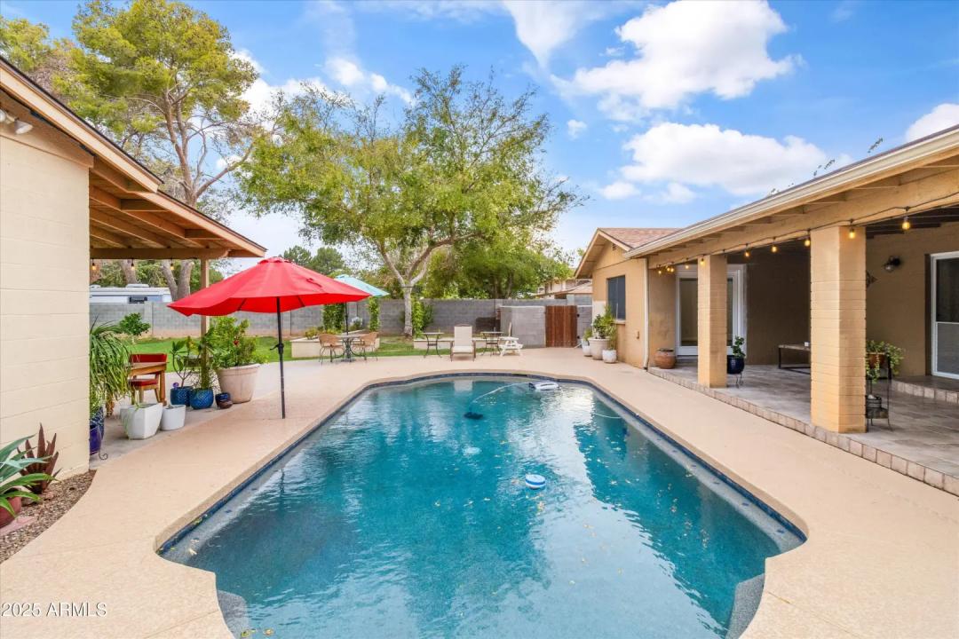 Real Estate Picture 4