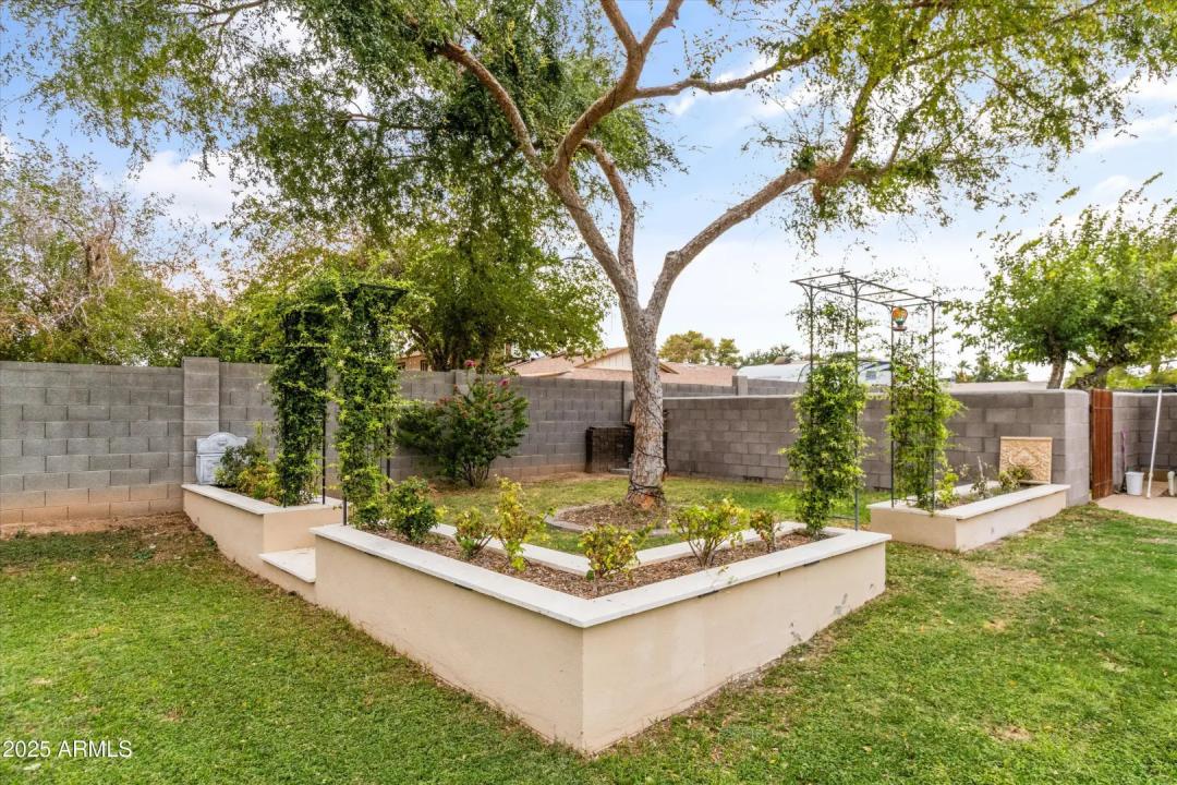 Real Estate Picture 8