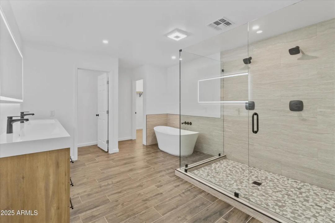 Real Estate Picture 17