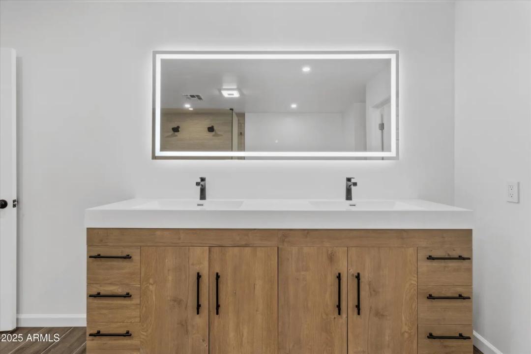 Real Estate Picture 18