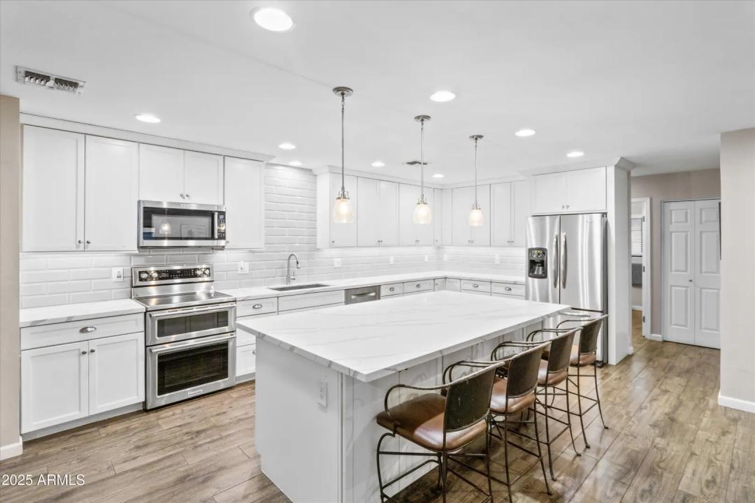 Real Estate Picture 11