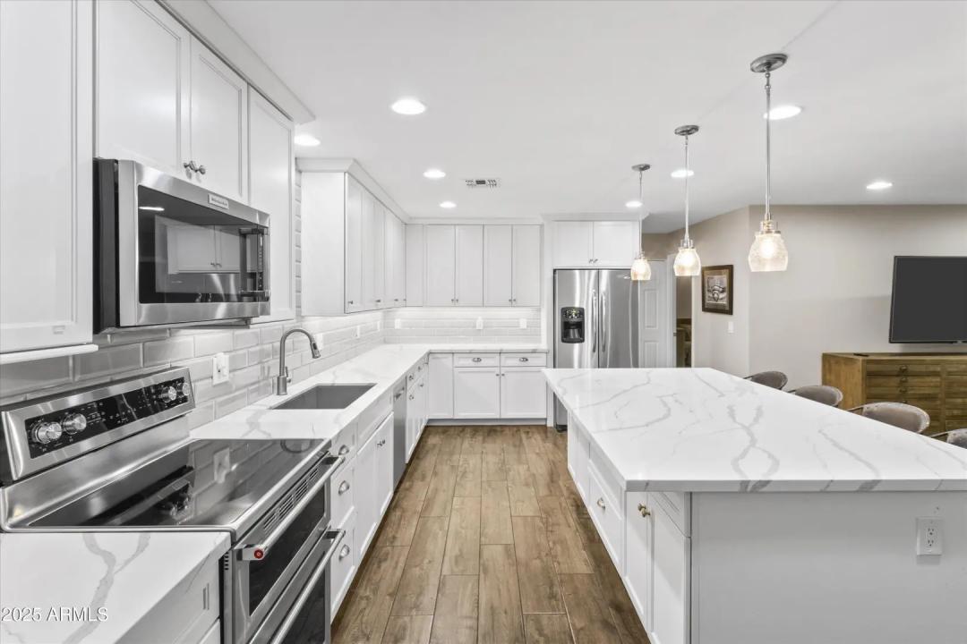 Real Estate Picture 12