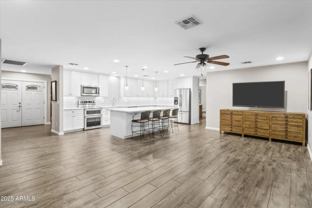 Real Estate Picture 14