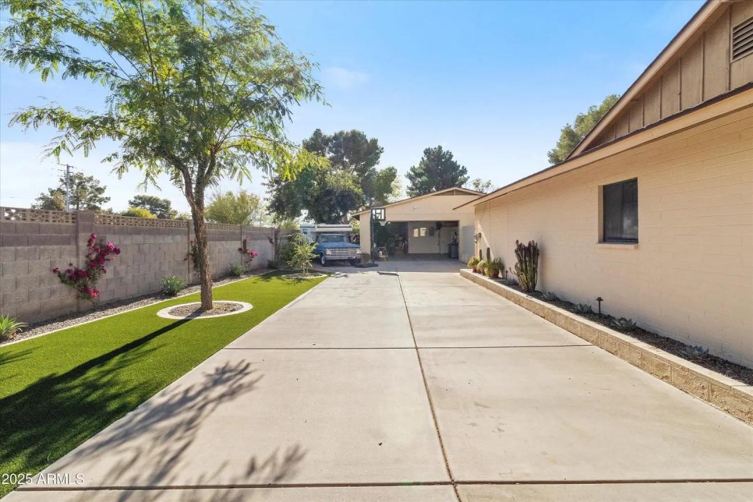 Real Estate Picture 50