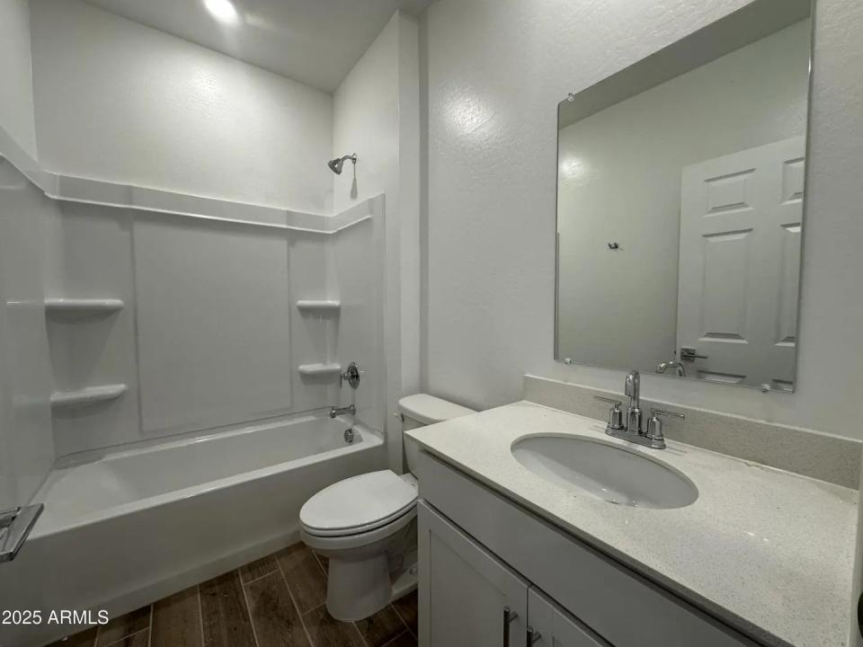 Real Estate Picture 5