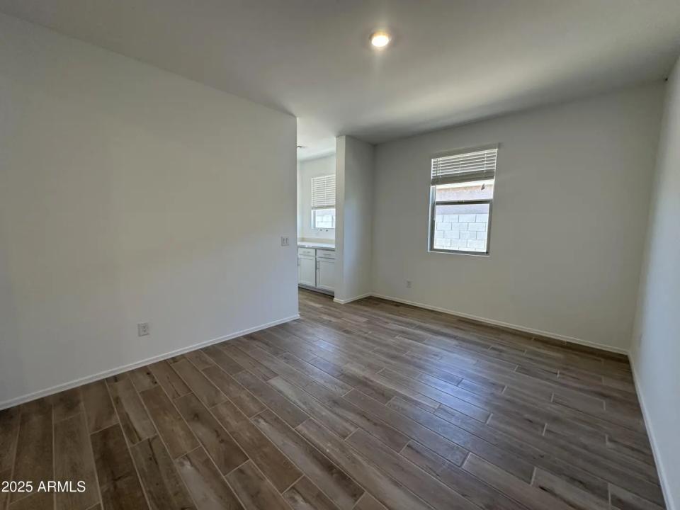 Real Estate Picture 14