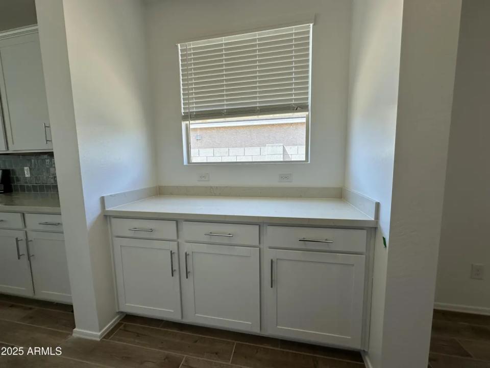 Real Estate Picture 16
