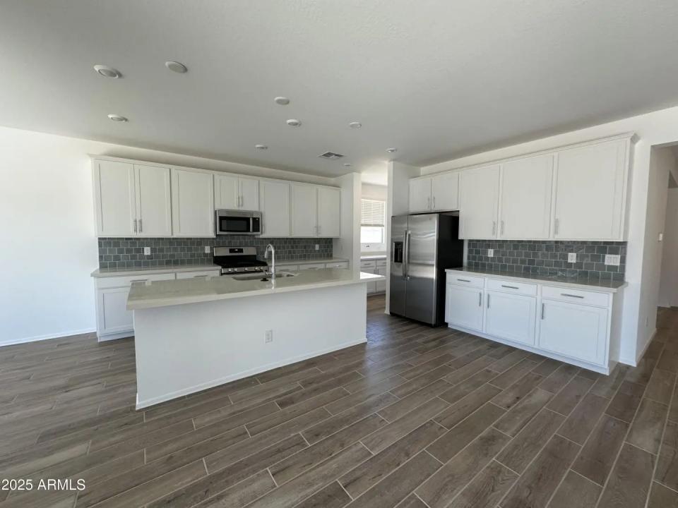 Real Estate Picture 18