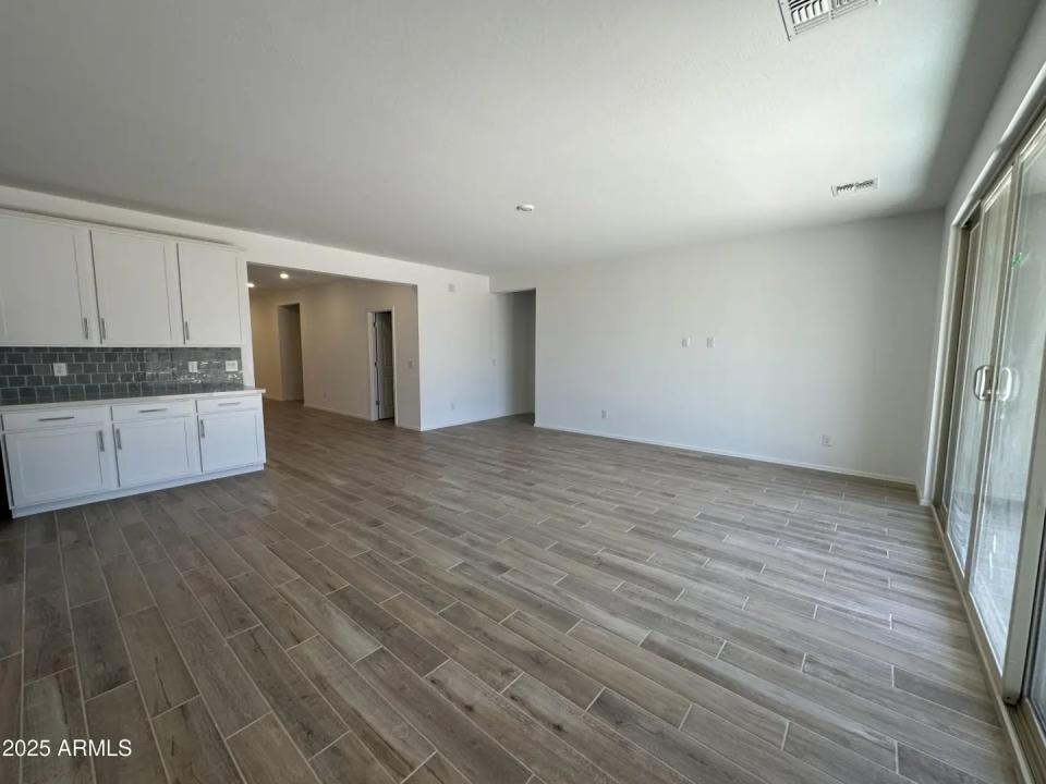 Real Estate Picture 19